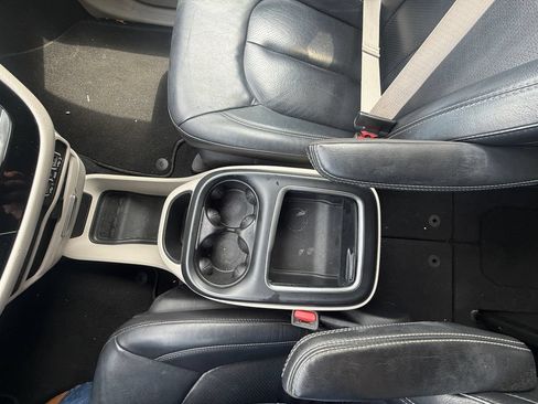 Used 2022 Chrysler Pacifica Touring-L FWD image 31