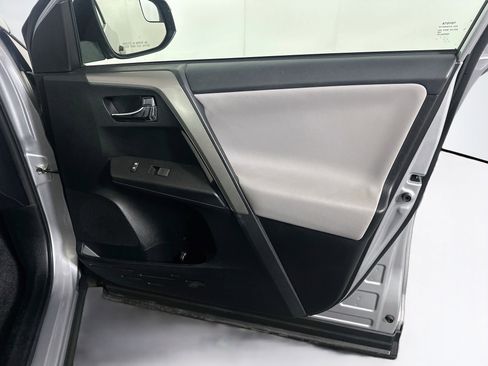 Used 2017 Toyota RAV4 XLE FWD image 33