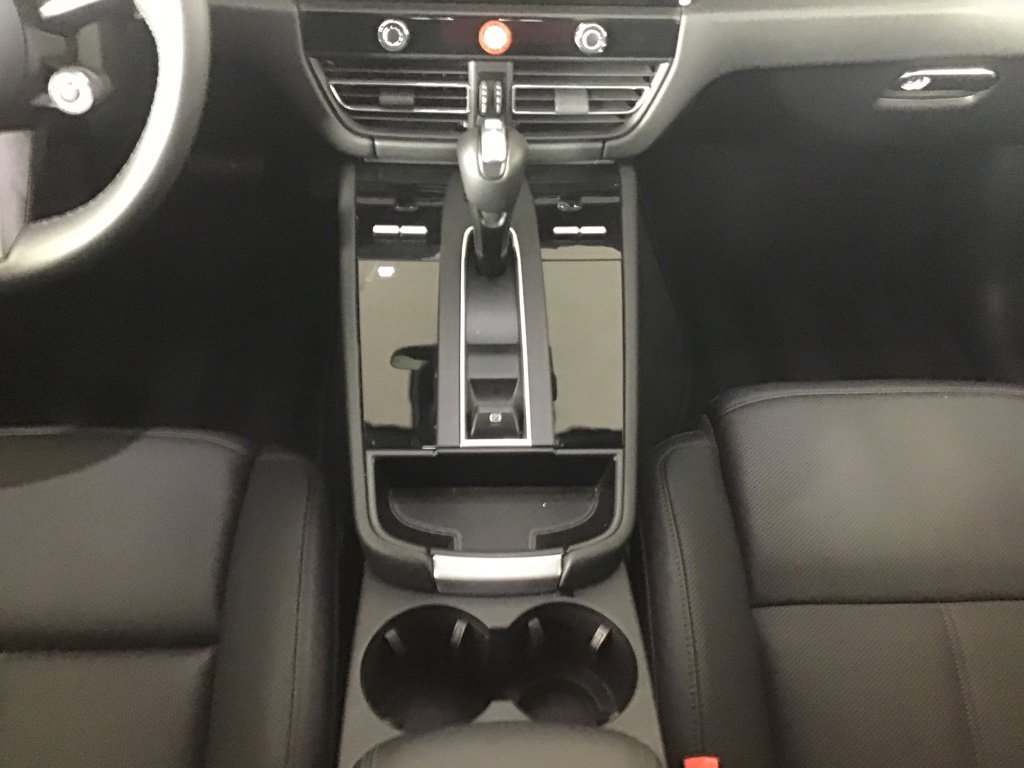 Certified 2026 Porsche Macan AWD/4WD image 23