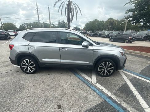 Certified 2023 Volkswagen Taos SE FWD image 7