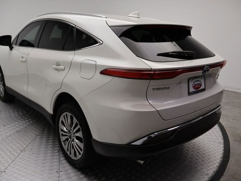 Used 2022 Toyota Venza XLE image 11