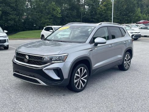 Certified 2023 Volkswagen Taos SE FWD image 3