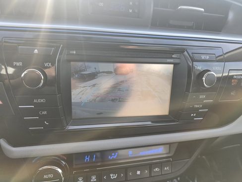 Used 2015 Toyota Corolla LE image 25