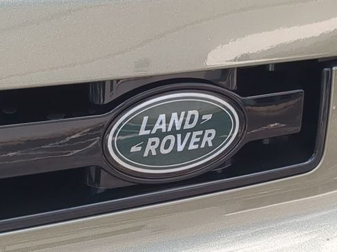 Certified 2025 Land Rover Defender 110 X-Dynamic SE AWD/4WD image 12