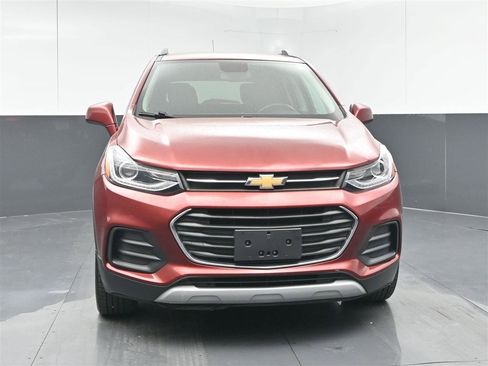 Used 2020 Chevrolet Trax LT w/ Driver Confidence Package image 2
