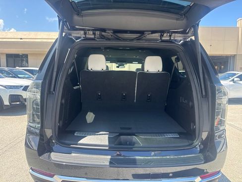 Used 2025 Chevrolet Suburban Premier AWD/4WD image 13