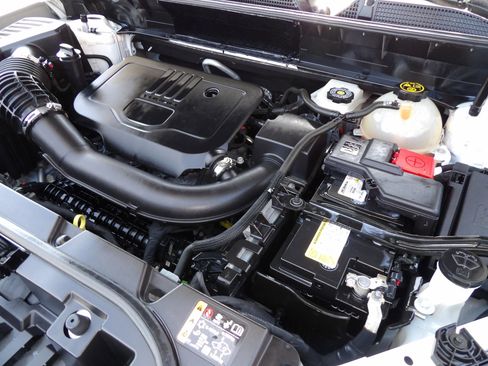 Used 2023 GMC Acadia SLT FWD image 25