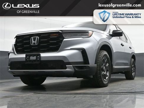 Used 2025 Honda Pilot TrailSport image 9
