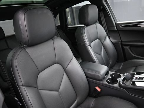 Certified 2026 Porsche Macan AWD/4WD image 29