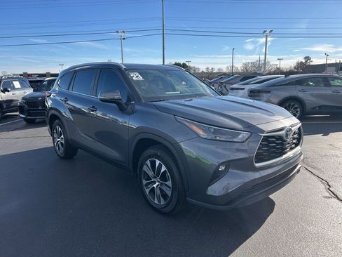 Used 2023 Toyota Highlander XLE image 23
