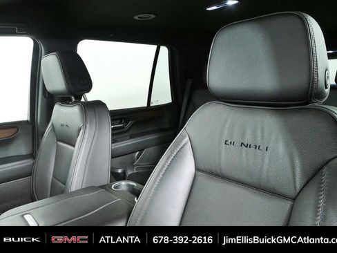 Used 2025 GMC Yukon Denali AWD/4WD image 5