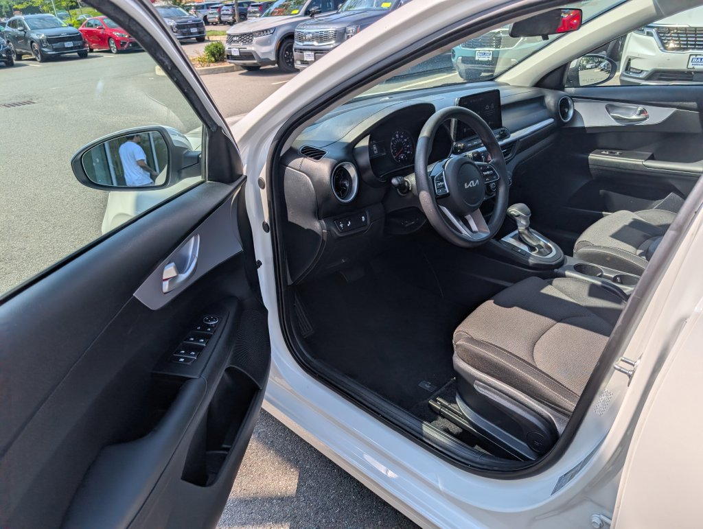 Used 2024 Kia Forte LXS w/ LXS Technology Package FWD image 18