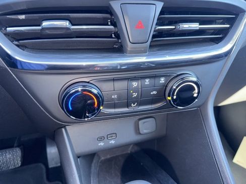 Used 2025 Buick Encore GX Preferred image 42