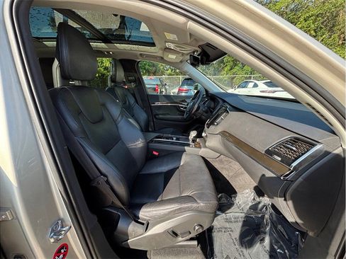Used 2018 Volvo XC90 T6 Momentum w/ Convenience Package AWD/4WD image 45