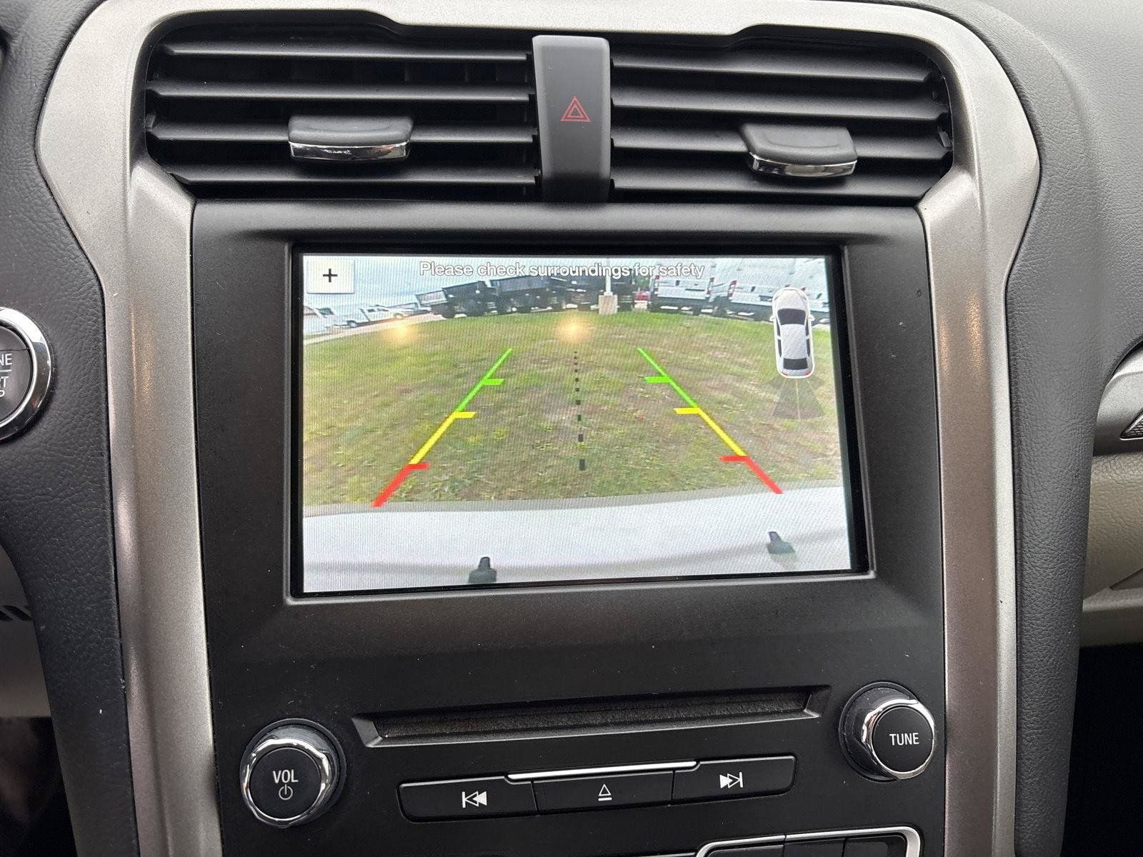 Used 2018 Ford Fusion SE FWD image 20