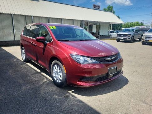Used 2023 Chrysler Voyager LX FWD image 5