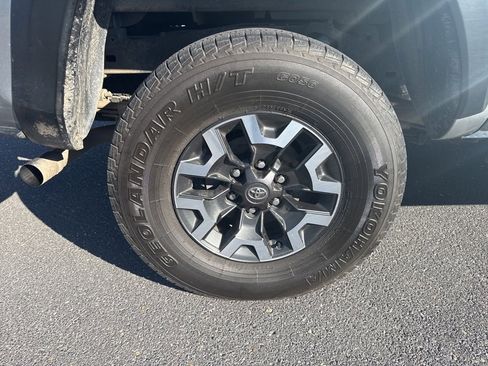 Used 2022 Toyota Tacoma TRD Off-Road image 13