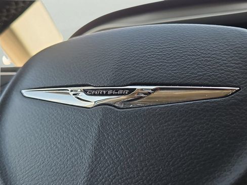 Certified 2024 Chrysler Pacifica Touring-L FWD image 26