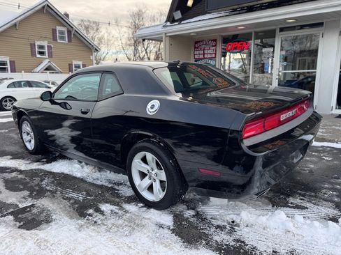Used 2014 Dodge Challenger SXT image 6