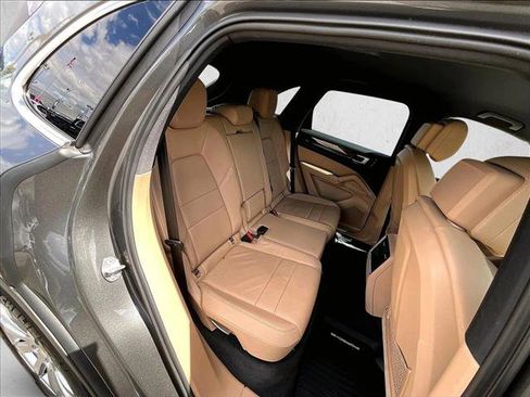 Used 2020 Porsche Cayenne AWD/4WD image 28