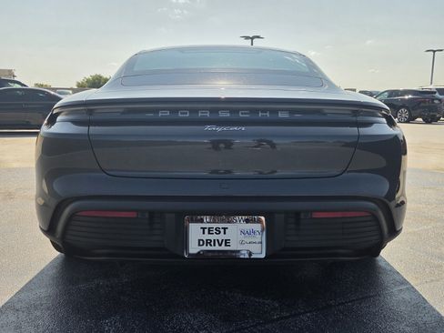 Used 2022 Porsche Taycan RWD image 4
