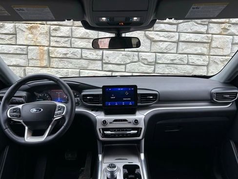 Used 2024 Ford Explorer XLT w/ Equipment Group 202A image 10