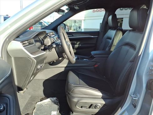 New 2025 Jeep Grand Cherokee Limited image 4