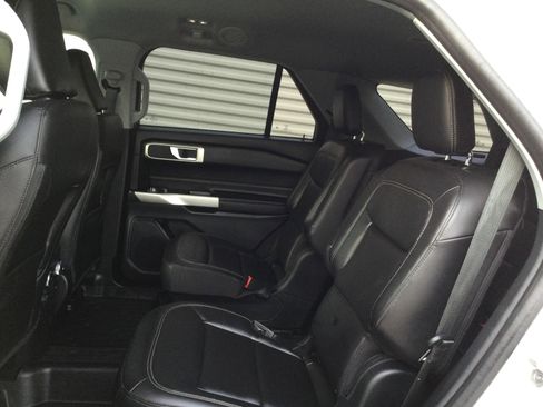 Used 2023 Ford Explorer XLT w/ Equipment Group 202A image 7