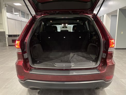 Used 2020 Jeep Grand Cherokee Laredo image 32