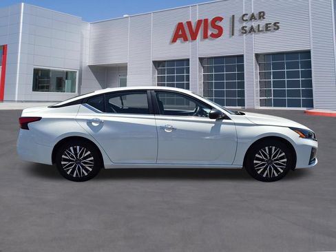 Used 2025 Nissan Altima 2.5 SV FWD image 5