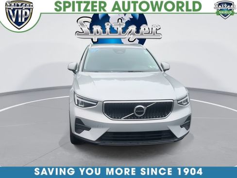Used 2023 Volvo XC40 B5 Core w/ Convenience Package AWD/4WD image 3