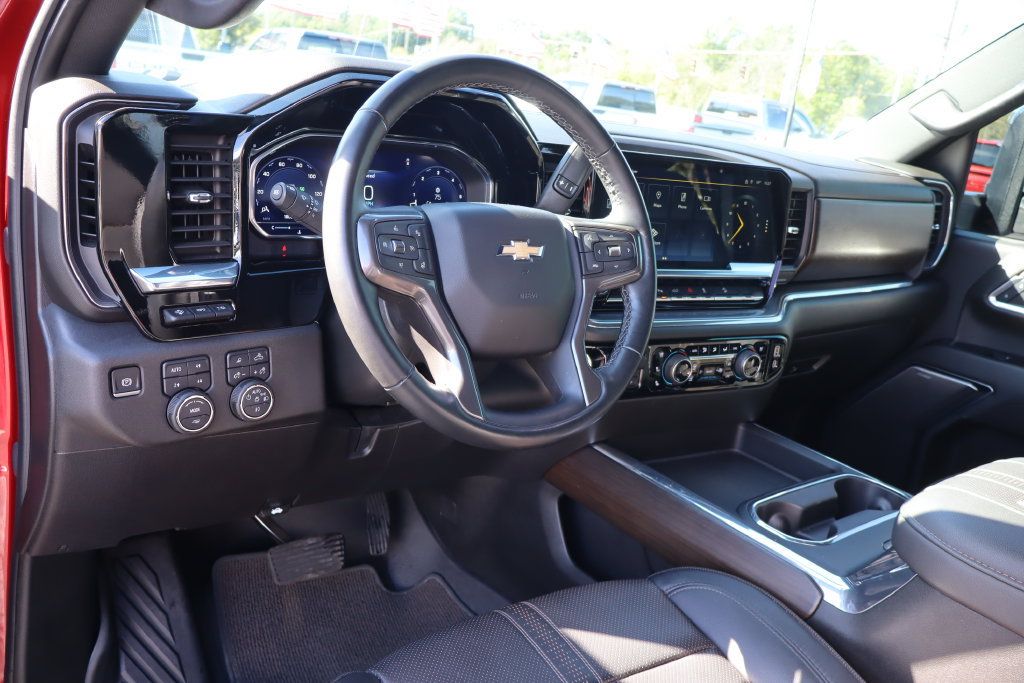 Used 2025 Chevrolet Silverado 3500 High Country w/ Technology Package AWD/4WD image 5