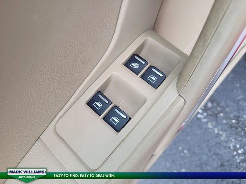 Used 2013 Volkswagen Beetle TDI image 28