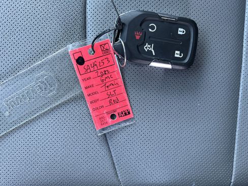 Used 2022 GMC Terrain SLT image 38