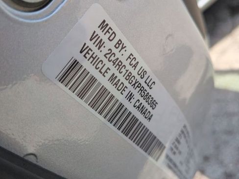 Used 2023 Chrysler Pacifica Touring-L FWD image 35