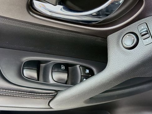 Used 2016 Nissan Rogue SV w/ SV Premium Package FWD image 15