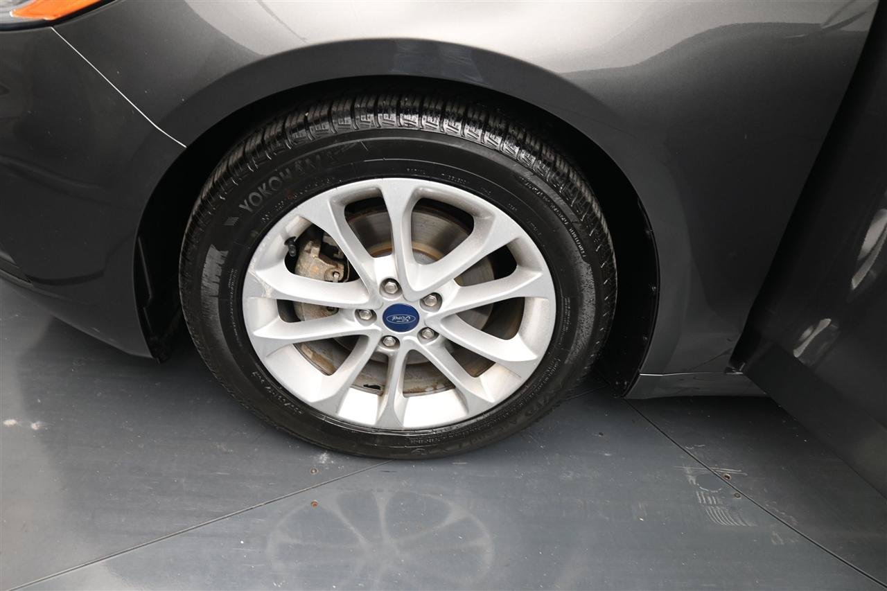 Used 2019 Ford Fusion SE FWD image 15