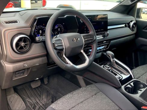 Certified 2024 Chevrolet Colorado Z71 w/ LPO, Dark Essentials Package image 17