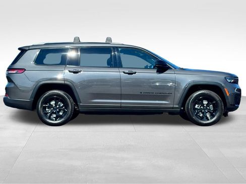 Used 2024 Jeep Grand Cherokee L Laredo AWD/4WD image 8