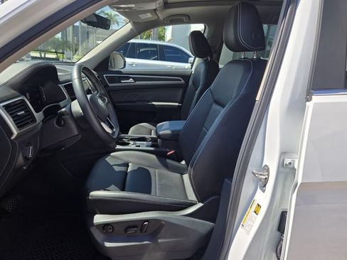 Certified 2023 Volkswagen Atlas SE w/ Panoramic Sunroof Package FWD image 12