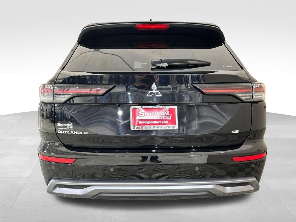 Used 2025 Mitsubishi Outlander SE AWD/4WD image 4