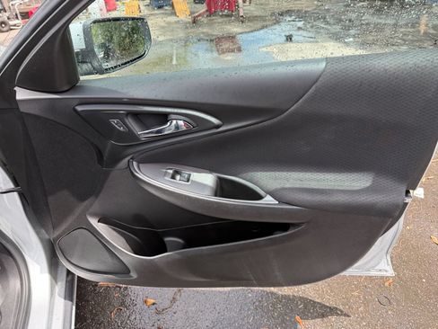 Used 2022 Chevrolet Malibu LT FWD image 17