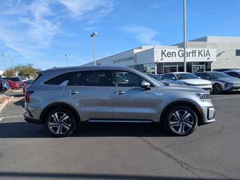 Certified 2023 Kia Sorento SX Prestige image 6