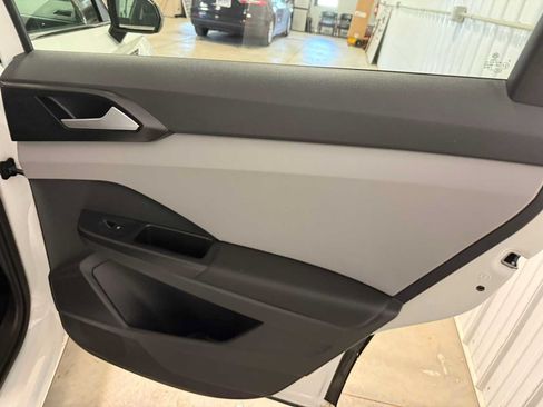 Certified 2023 Volkswagen Taos SE FWD image 26