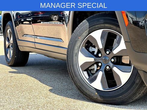 Used 2024 Jeep Grand Cherokee Limited 4xe AWD/4WD image 2