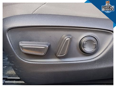 Used 2023 Toyota Venza LE image 14