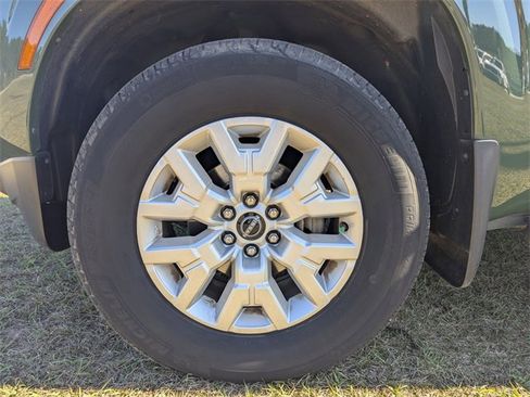 Used 2022 Nissan Frontier SV w/ Technology Package image 9