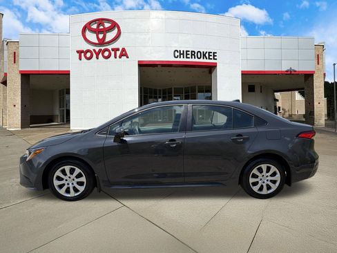 Used 2025 Toyota Corolla LE FWD image 8