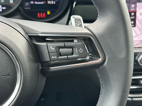 Certified 2025 Porsche Macan AWD/4WD image 27