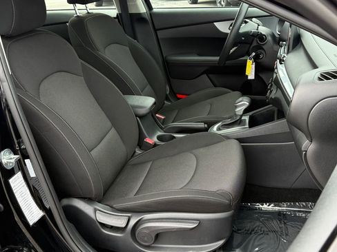Used 2024 Kia Forte LXS image 10